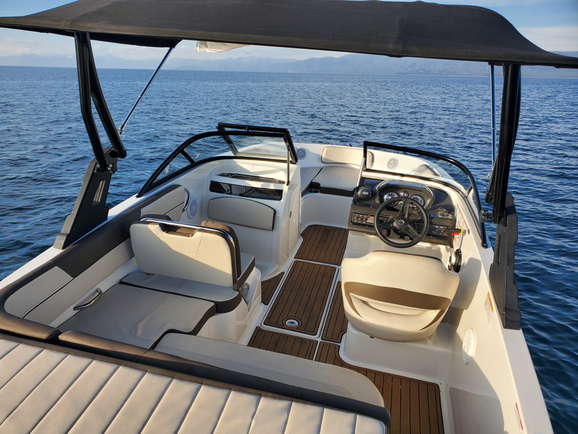 21 ft Bowrider Boat Rental Lake Tahoe